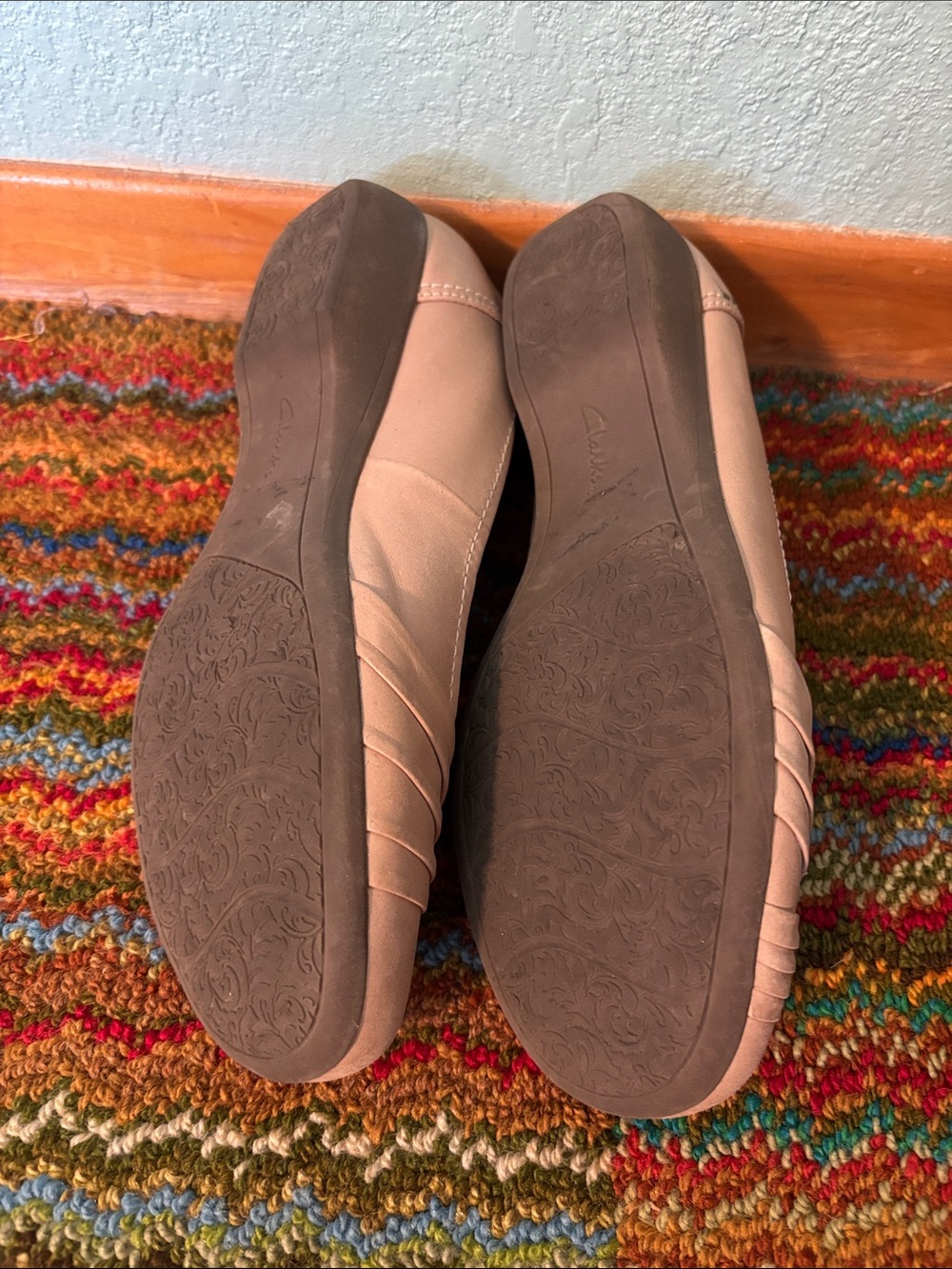 Clarks Women's Bendables Propose Pixie Leather Flats, Beige, size 10 - fair - Picture 5 of 9